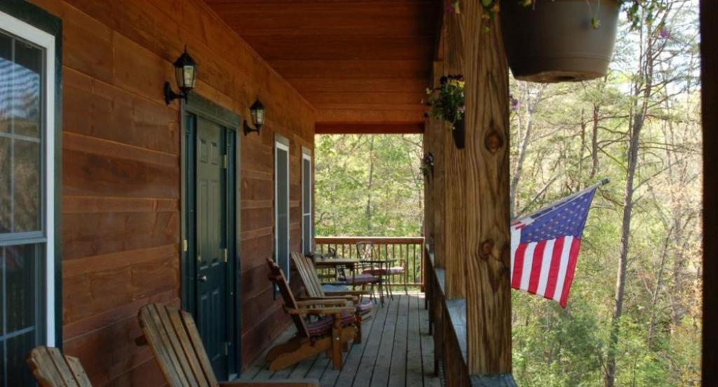Long Mountain Lodge Bed & Breakfast Dahlonega Exterior photo