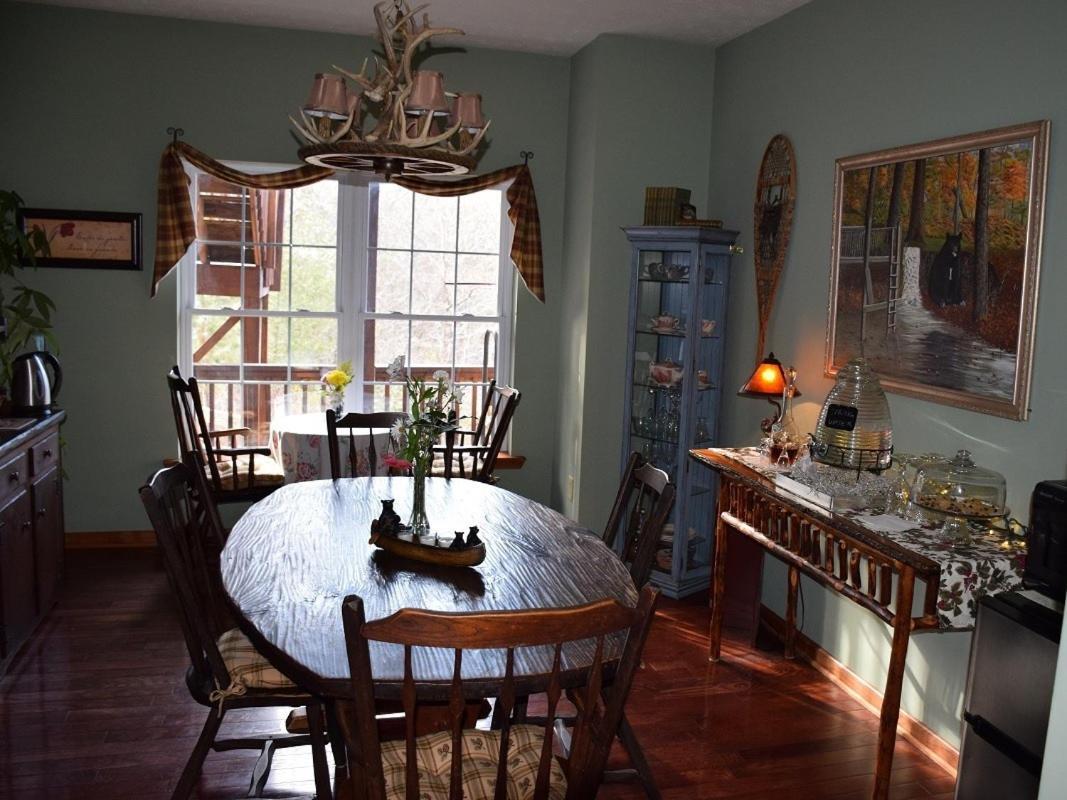 Long Mountain Lodge Bed & Breakfast Dahlonega Exterior photo