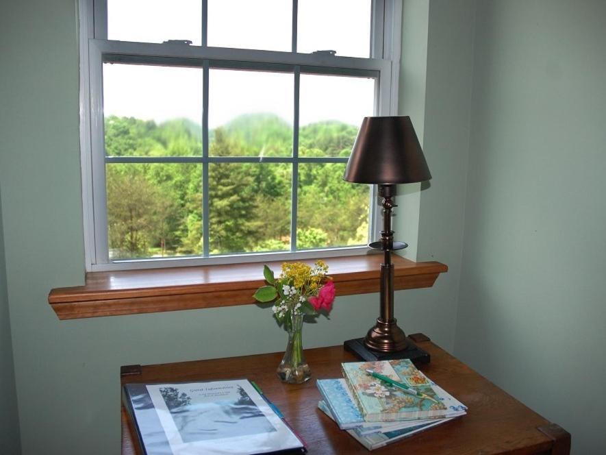 Long Mountain Lodge Bed & Breakfast Dahlonega Exterior photo